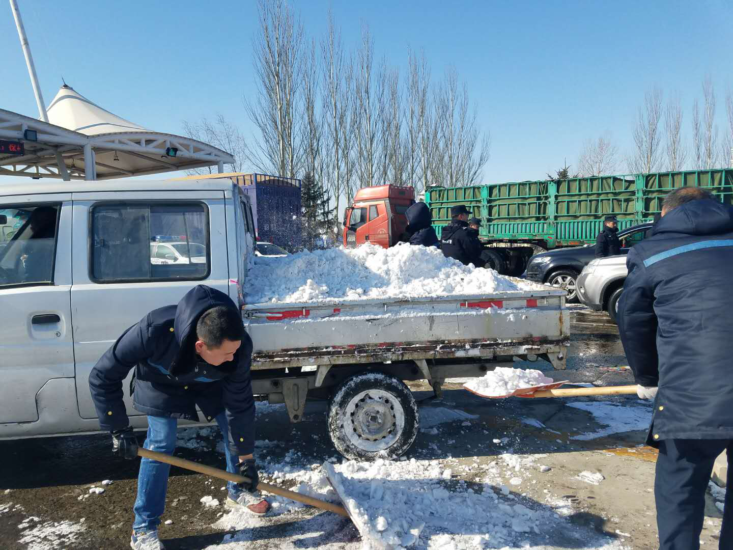 好通積極響應(yīng)極端天氣預(yù)警  冰雪天氣連續(xù)作戰(zhàn)全力保暢